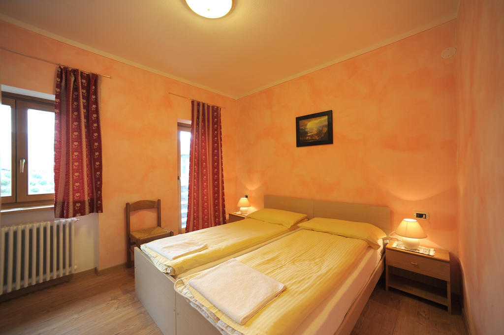 Rifugio Fedaia Hotel Malga Ciapela Bilik gambar
