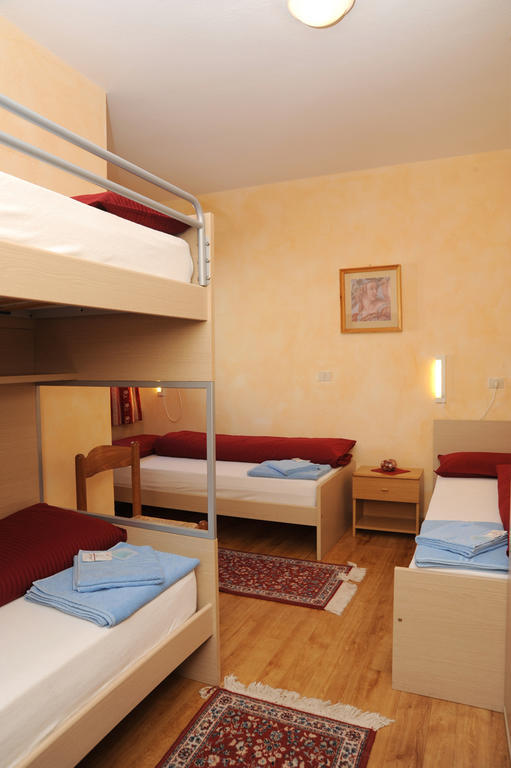 Rifugio Fedaia Hotel Malga Ciapela Bilik gambar