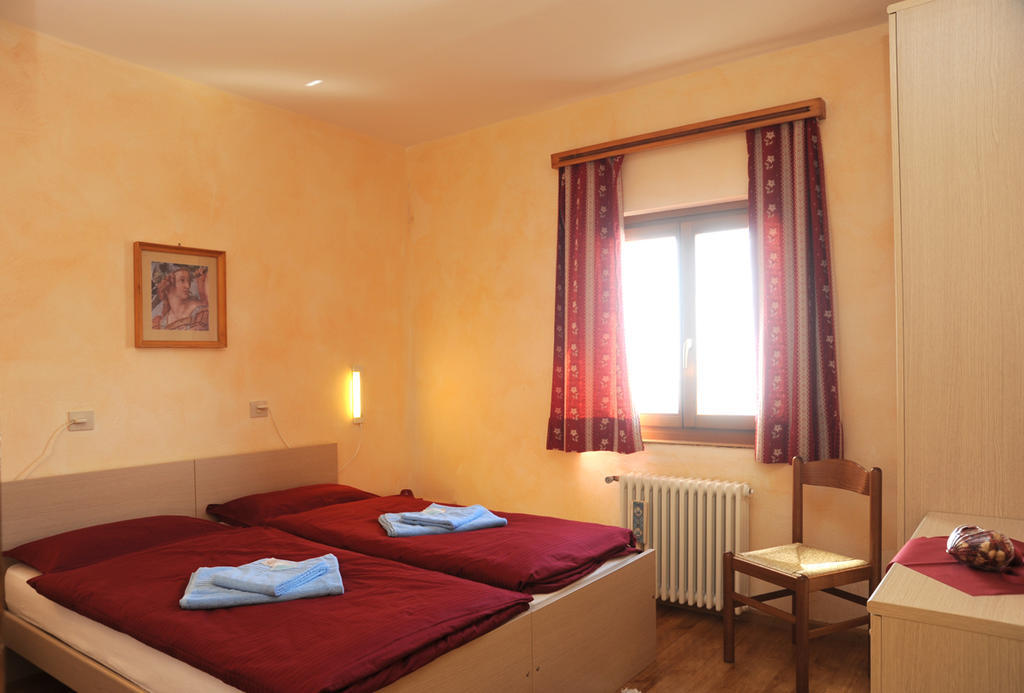 Rifugio Fedaia Hotel Malga Ciapela Bilik gambar
